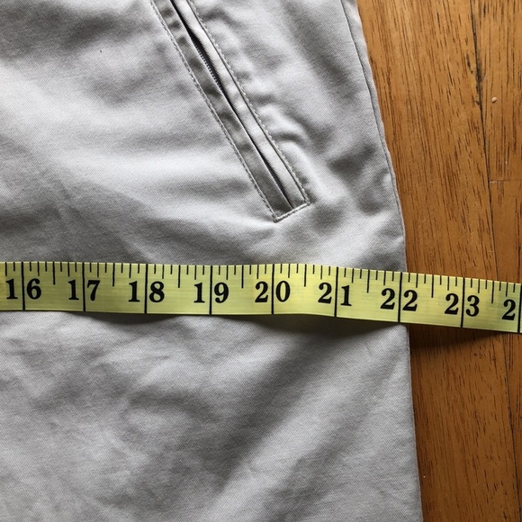 ADIDAS STRETCH KHAKI CAPRI 97% COTTON/ 3% SPANDEX IN GUC. - Picture 5 of 15